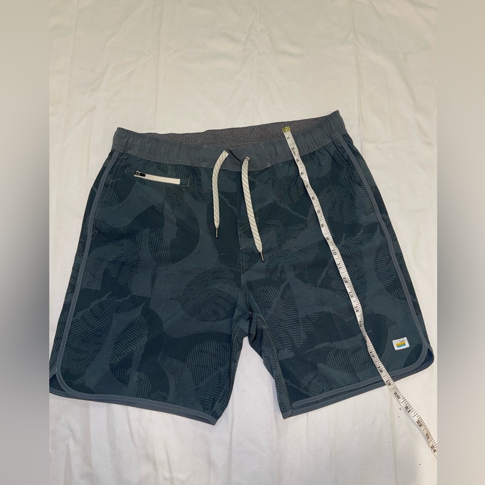 Vuori Men's Banks Shorts Smoked Beryl Deco size L